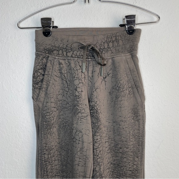 Lululemon Warm Down Jogger Thread Dye Rover Black 7/8 Length Size 0 - Picture 3 of 12
